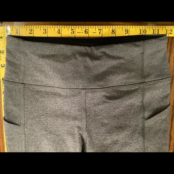 EUC Lululemon leggings size 2 - Picture 6 of 7
